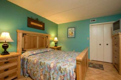 Bedroom 3 with Queen Bed